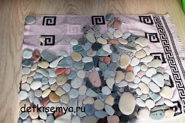 Коврик камушки из ткани